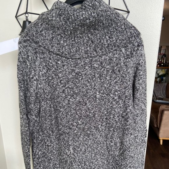 Republic Clothing Women's Fall Sweater - Picture 3 of 4